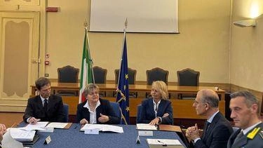 Siglato ieri a palazzo Malaspina un accordo tra Prefettura e procure di Milano e di Pavia per rafforzare lo scambio... Siglato ieri a palazzo Malaspina un accordo tra Prefettura e procure di Milano e di Pavia per rafforzare lo scambio...