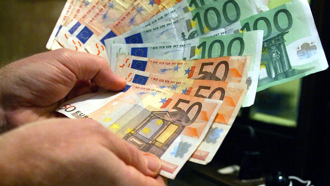 Il denaro, al momento, è in custodia presso un conto deposito della polizia provinciale (Archivio) Il denaro, al momento, è in custodia presso un conto deposito della polizia provinciale (Archivio)