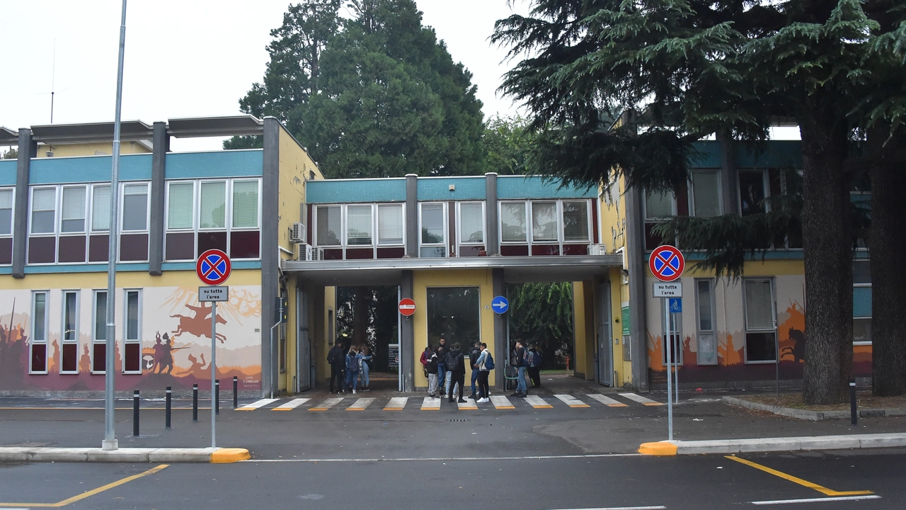 L’istituto Maggiolini di Parabiago è stato al centro di un allarme scabbia lanciato dagli studenti e smentito dalla presidenza L’istituto Maggiolini di Parabiago è stato al centro di un allarme scabbia lanciato dagli studenti e smentito dalla presidenza
