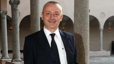 Truffa ai danni dello Stato e false timbrature: sono le accuse con cui due ex dipendenti comunali di Canegrate, Enrico... Truffa ai danni dello Stato e false timbrature: sono le accuse con cui due ex dipendenti comunali di Canegrate, Enrico...
