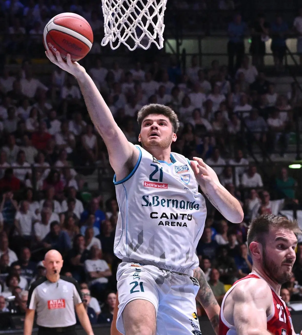 Pallacanestro Cantù trionfa e torna in Serie A dopo quattro stagioni