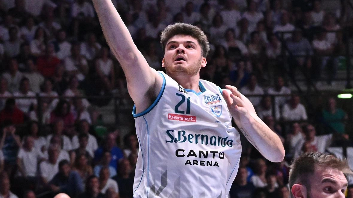 Pallacanestro Cantù trionfa e torna in Serie A dopo quattro stagioni