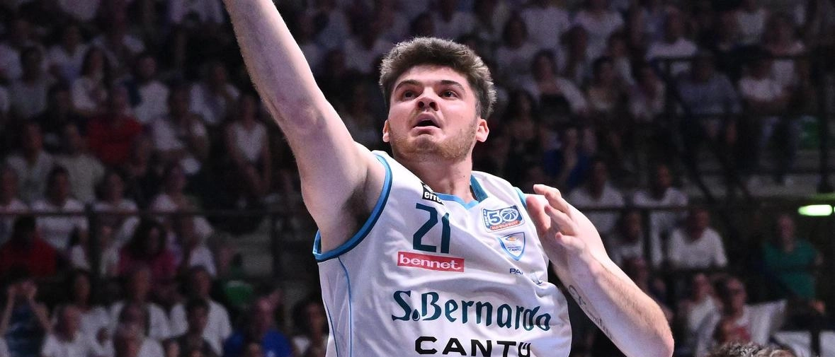 Pallacanestro Cantù trionfa e torna in Serie A dopo quattro stagioni