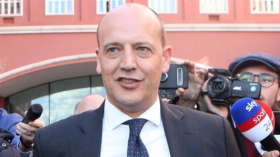 Oggi l’ok di Fininvest alla cessione al fondo legato a Baldissoni, domani il signing. Entro settembre la chiusura dell’operazione che mette fine all’era Berlusconi. Oggi l’ok di Fininvest alla cessione al fondo legato a Baldissoni, domani il signing. Entro settembre la chiusura dell’operazione che mette fine all’era Berlusconi.