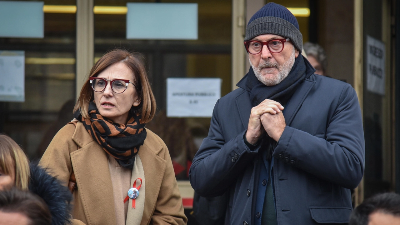 Flash mob con la famiglia Tramnontano in ricordo di Giulia davanti al tribunale dopo la lettura della sentenza del processo Impagnatiello