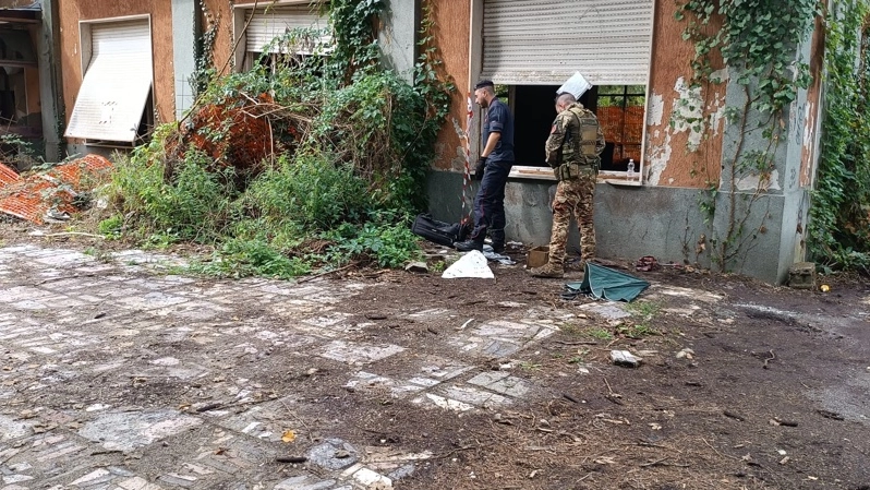 Trovati in un capannone abbadonato Trovati in un capannone abbadonato