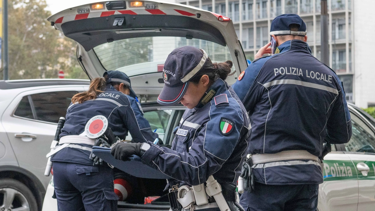 Agenti di Polizia locale a Milano Agenti di Polizia locale a Milano