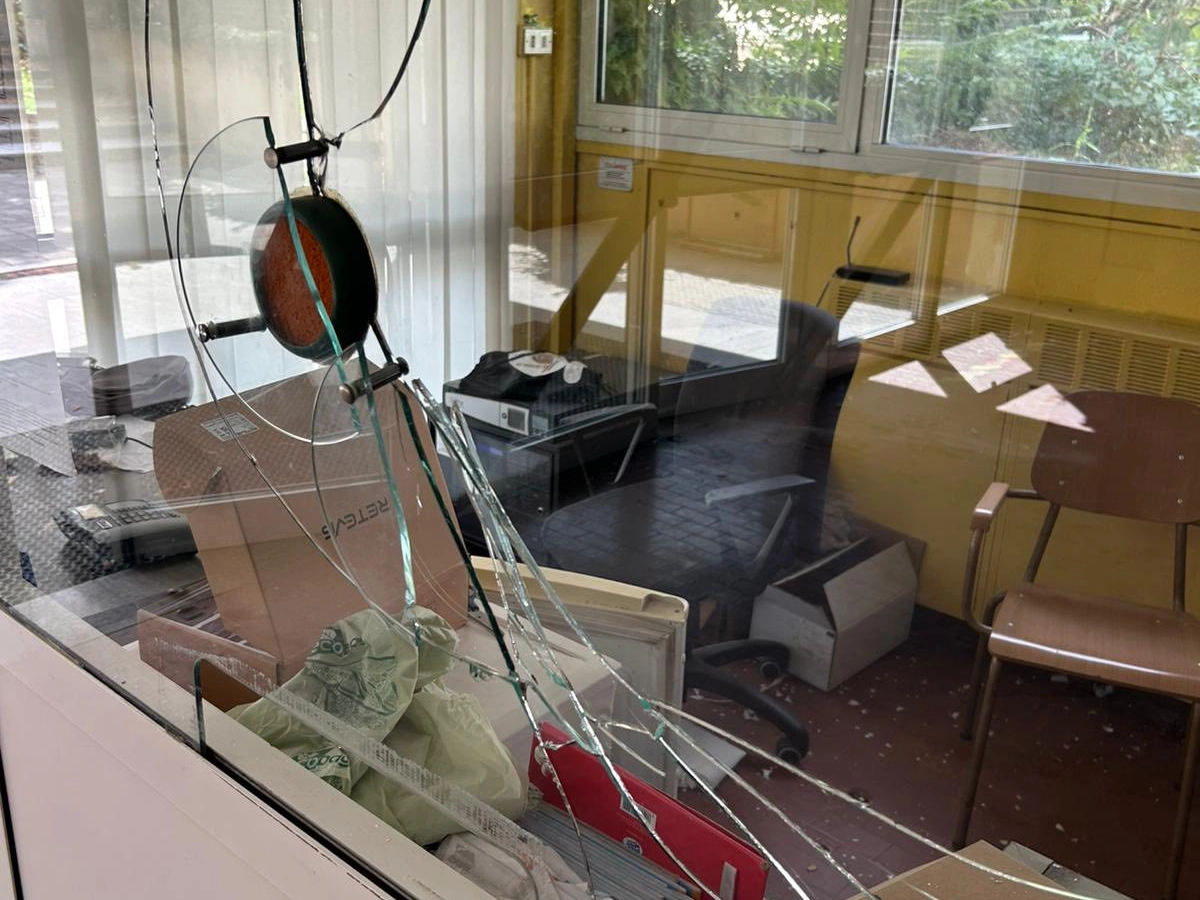 Vandali scuola primaria Baranzate