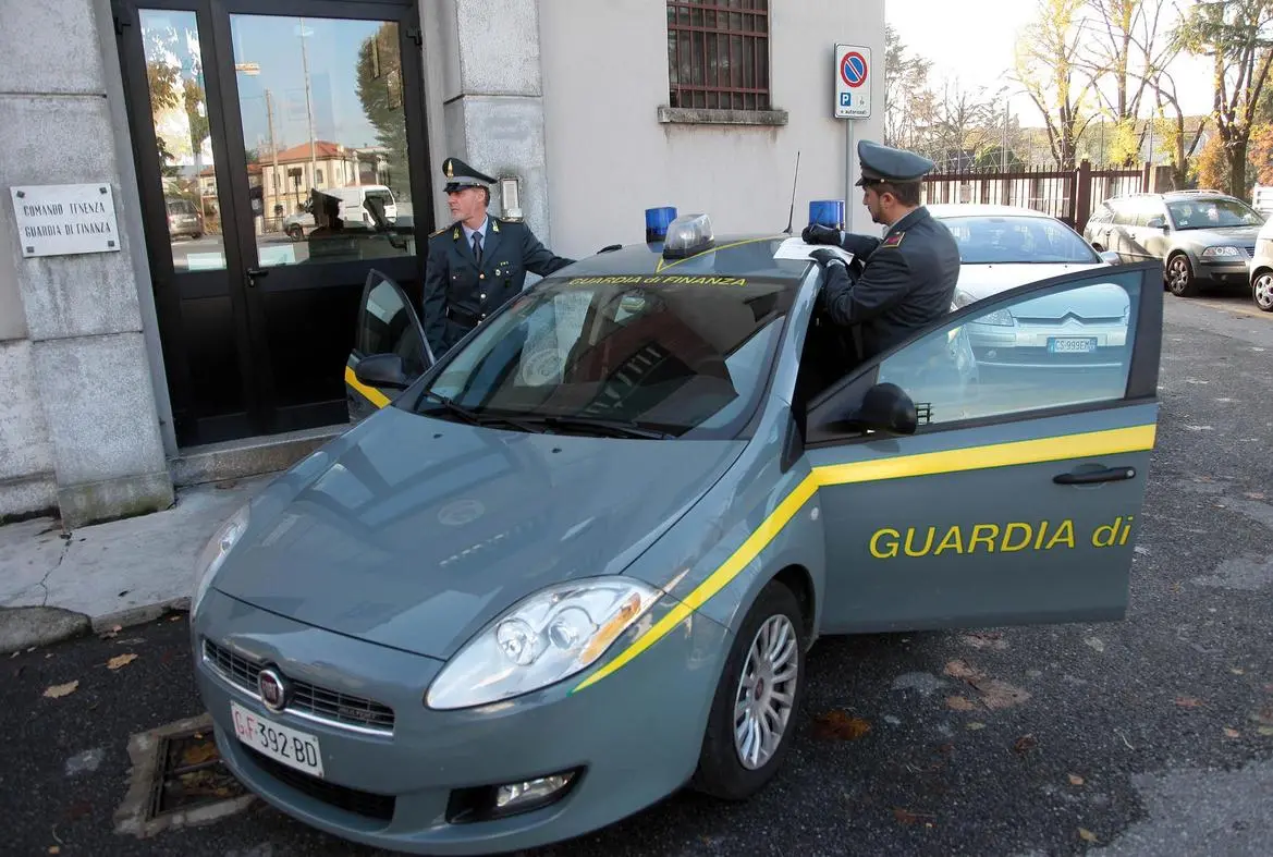 La caserma può attendere: "Diamo i fondi alle scuole"