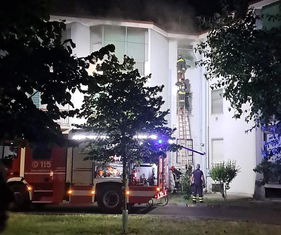 San Donato, fuoco killer. In casa 100 roghi al giorno: "Più pericolosi dei ladri" San Donato, fuoco killer. In casa 100 roghi al giorno: "Più pericolosi dei ladri"