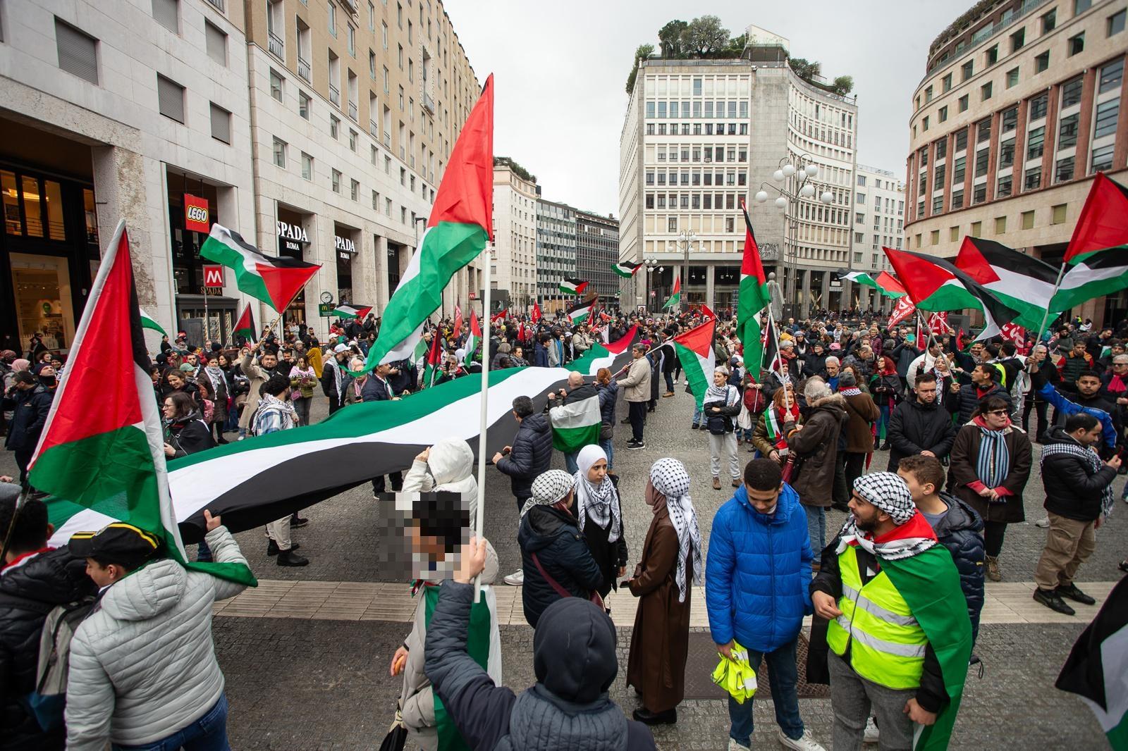 A Milano nuovo corteo pro Palestina A Milano nuovo corteo pro Palestina