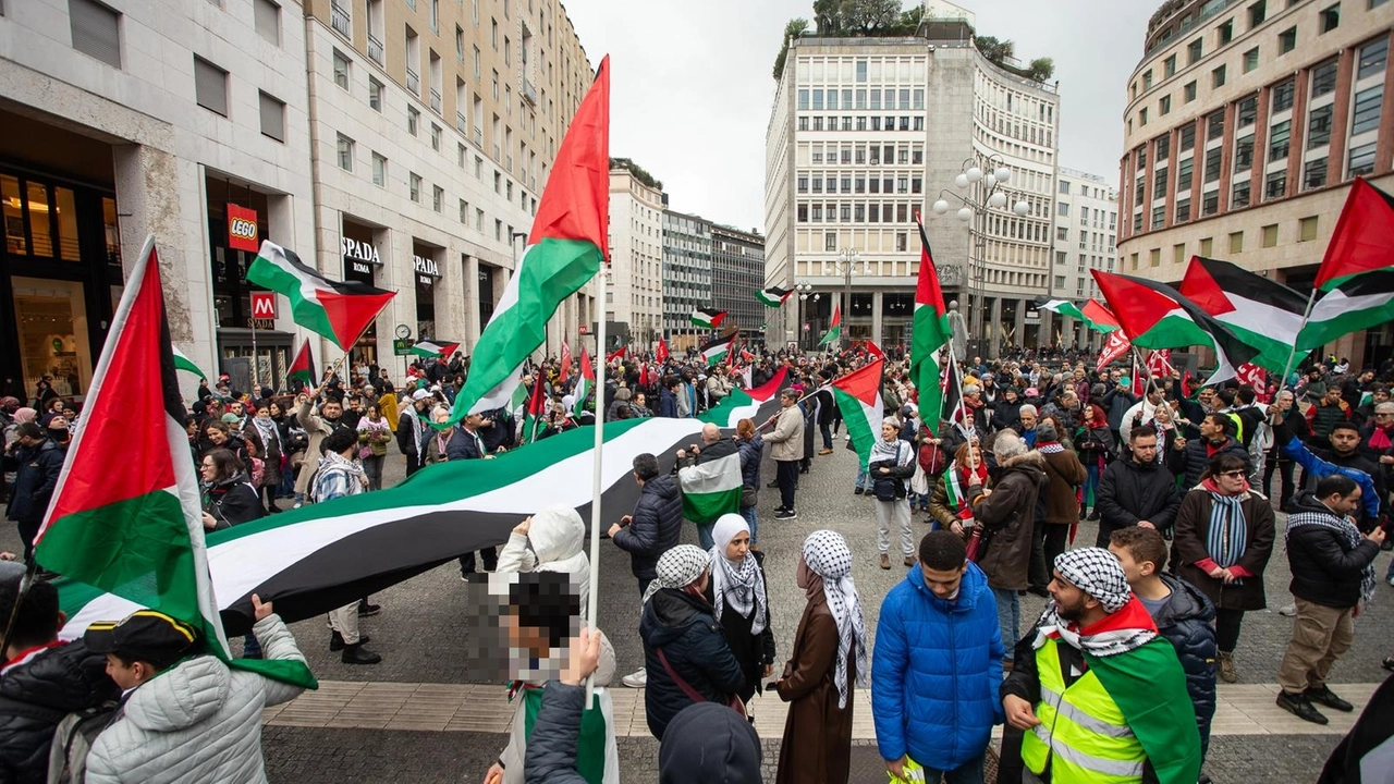 Un corteo pro Palestina in una foto di archivio Un corteo pro Palestina in una foto di archivio