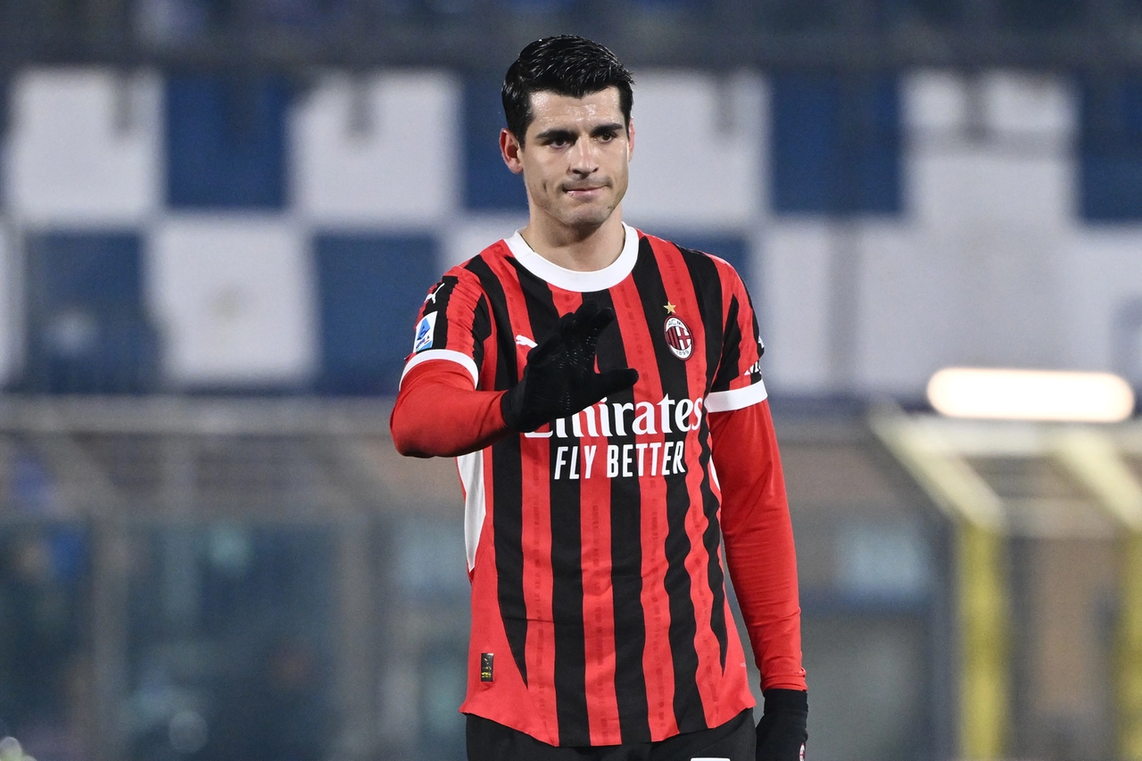 Alvaro Morata con la maglia del Milan nella sfida con il Como al Sinigaglia