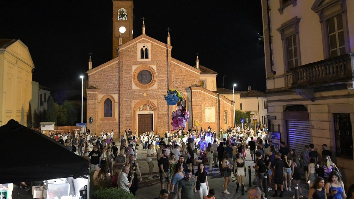 In vigore il venerdì e il sabato sera, telecamere per controllare gli accessi. L’assessore: il provvedimento potrebbe essere esteso in altri periodi.
