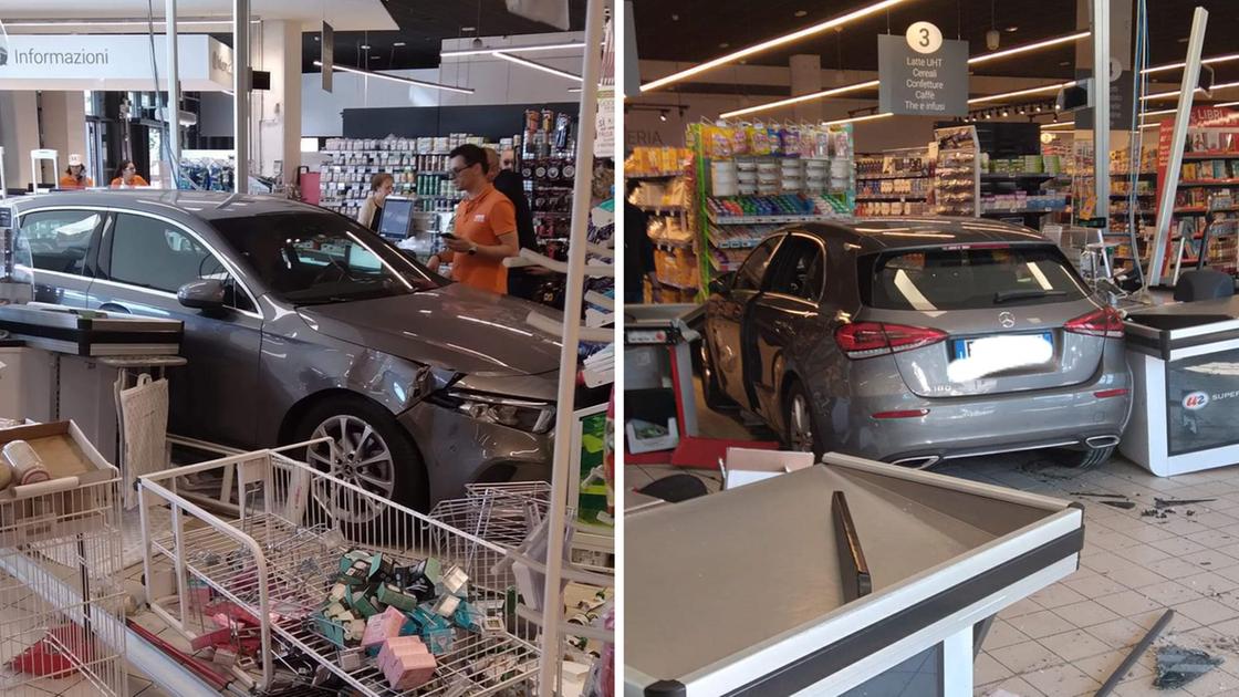 Parabiago, sfonda con l’auto la vetrina del supermercato U2 e travolge le casse: alla guida un anziano di 90 anni
