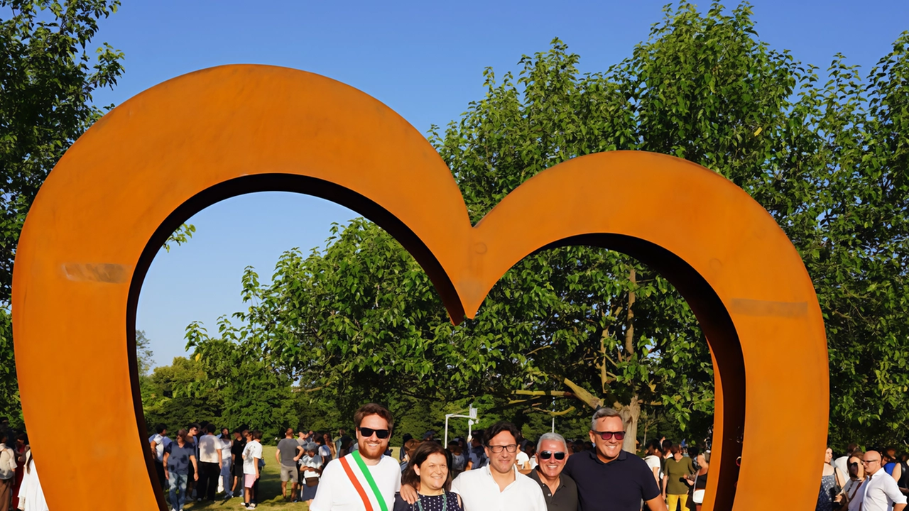 Grande folla al parco della Porada per l’inaugurazione di “Nicolove”, installazione artistica in ricordo di Nicolò Baseggio. Si tratta del...