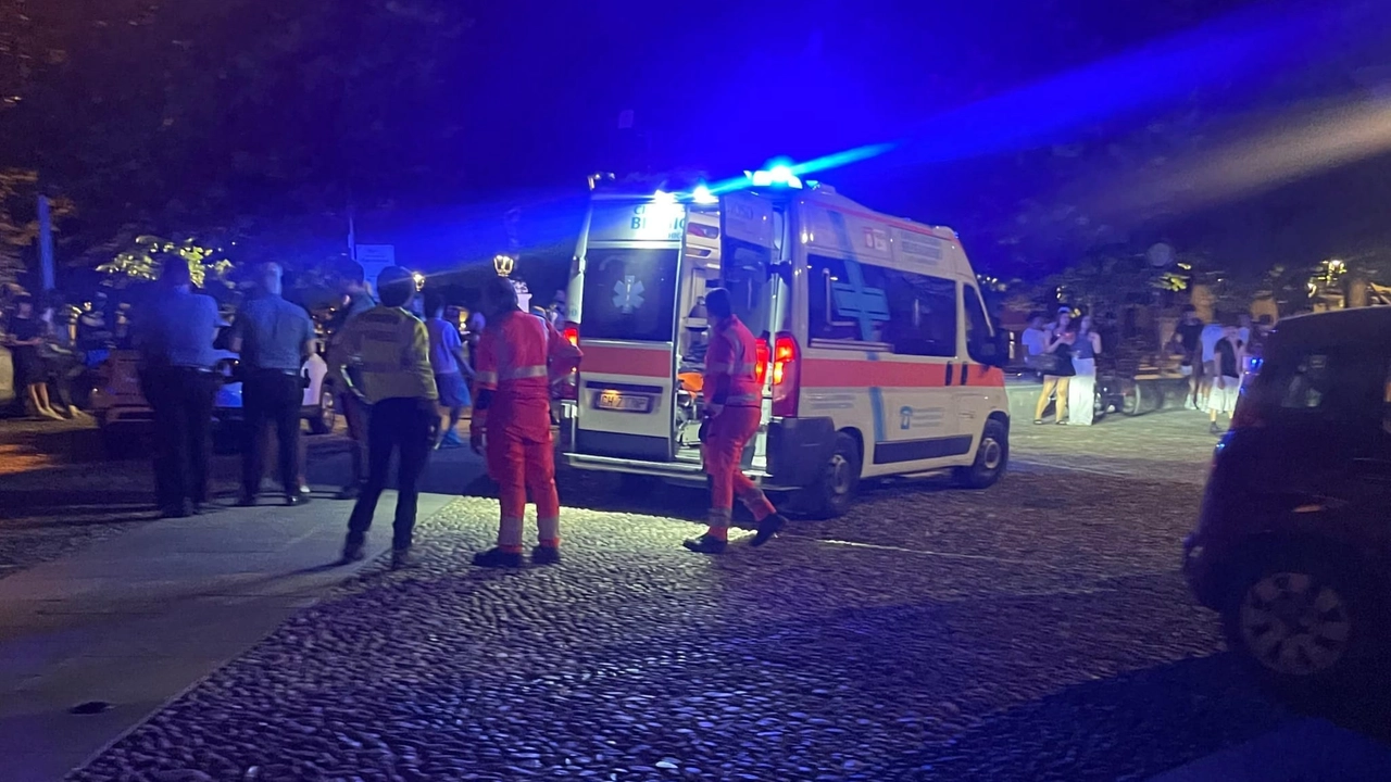 Ambulanza in azione nella notte Ambulanza in azione nella notte