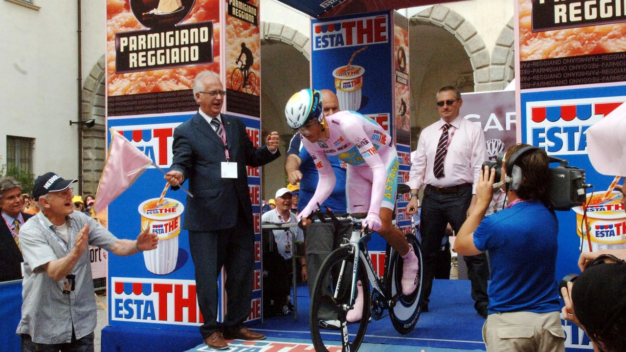 La carovana sbarcherà in Brianza il 29 maggio da Morbegno. Grande emozione per la corsa ciclistica tra le più famose del mondo. La carovana sbarcherà in Brianza il 29 maggio da Morbegno. Grande emozione per la corsa ciclistica tra le più famose del mondo.
