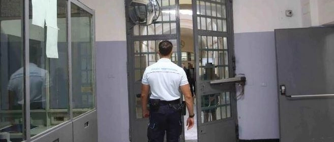 San Vittore, il gesto estremo di un detenuto di 22 anni: “Nelle carceri una situazione esplosiva”