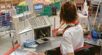 rapina al carrefour di vigevano un arresto una denuncia e refurtiva recuperata
