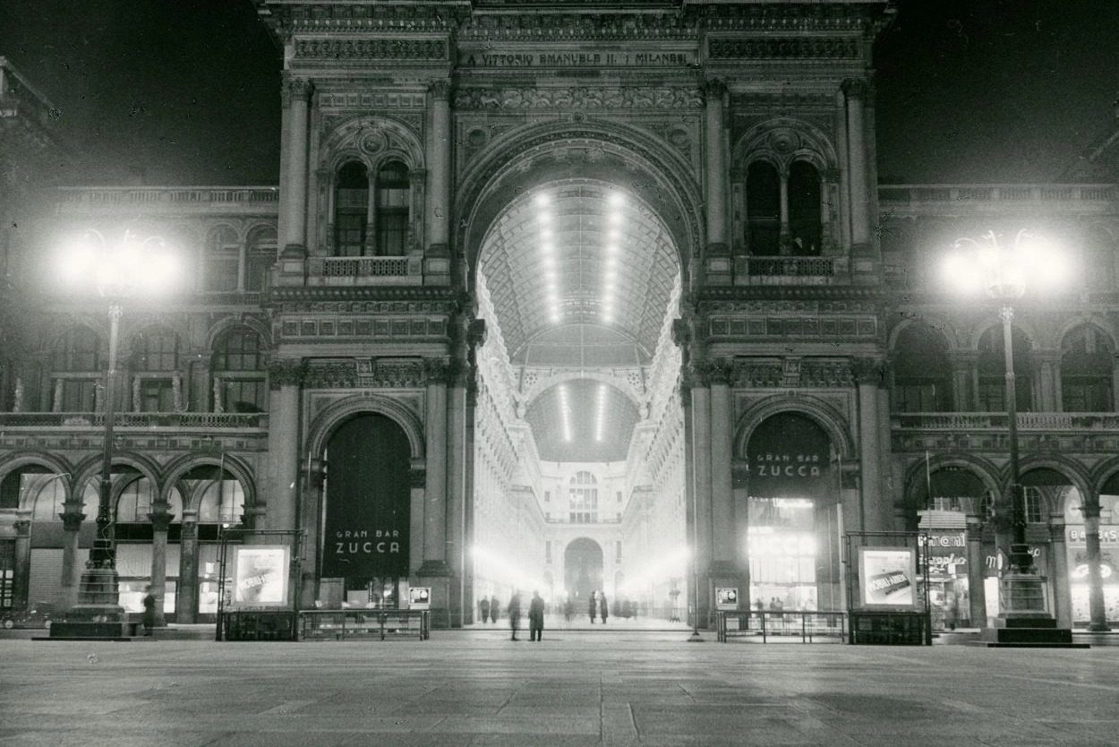 Prime prove d'illuminazione della Galleria Vittorio Emanuele