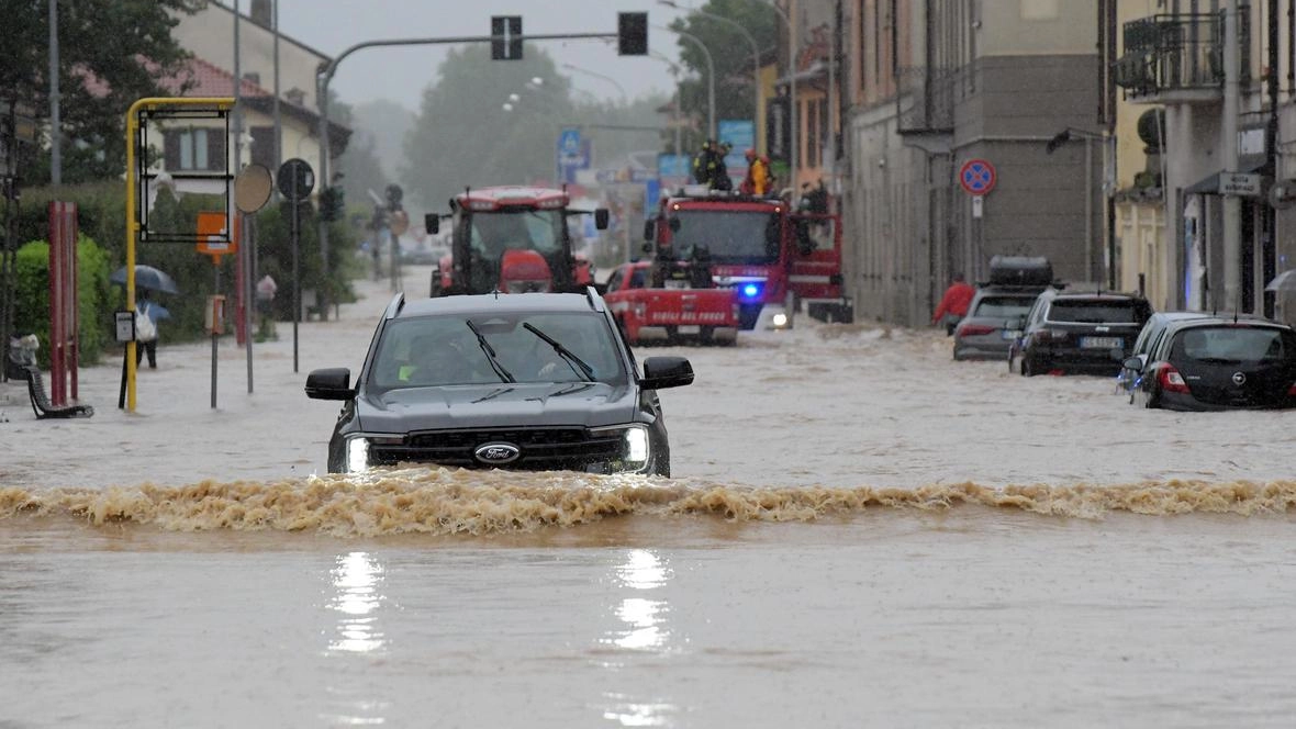 La Regione destina 500mila euro alla prevenzione delle alluvioni, dividendo i fondi tra due consorzi per interventi di manutenzione e completamento di nuove vasche di laminazione nella Martesana. Progetti in corso e prossimi avvii per proteggere le aree colpite. La Regione destina 500mila euro alla prevenzione delle alluvioni, dividendo i fondi tra due consorzi per interventi di manutenzione e completamento di nuove vasche di laminazione nella Martesana. Progetti in corso e prossimi avvii per proteggere le aree colpite.