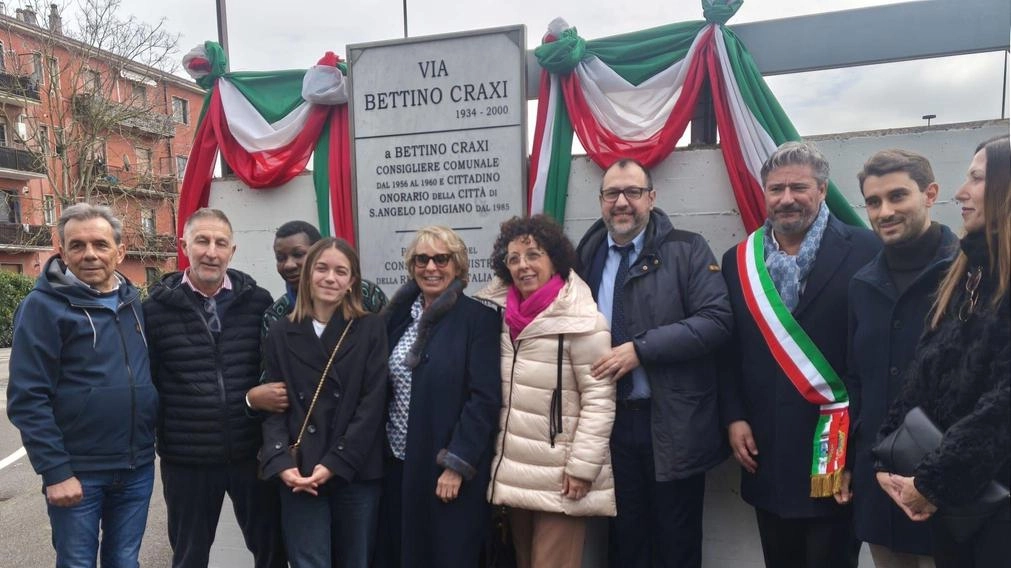 Sant’Angelo Lodigiano, ospiti Stefania e l’assessore regionale Comazzi. Scomparso nel 2000, iniziò la carriera politica proprio in questa città.