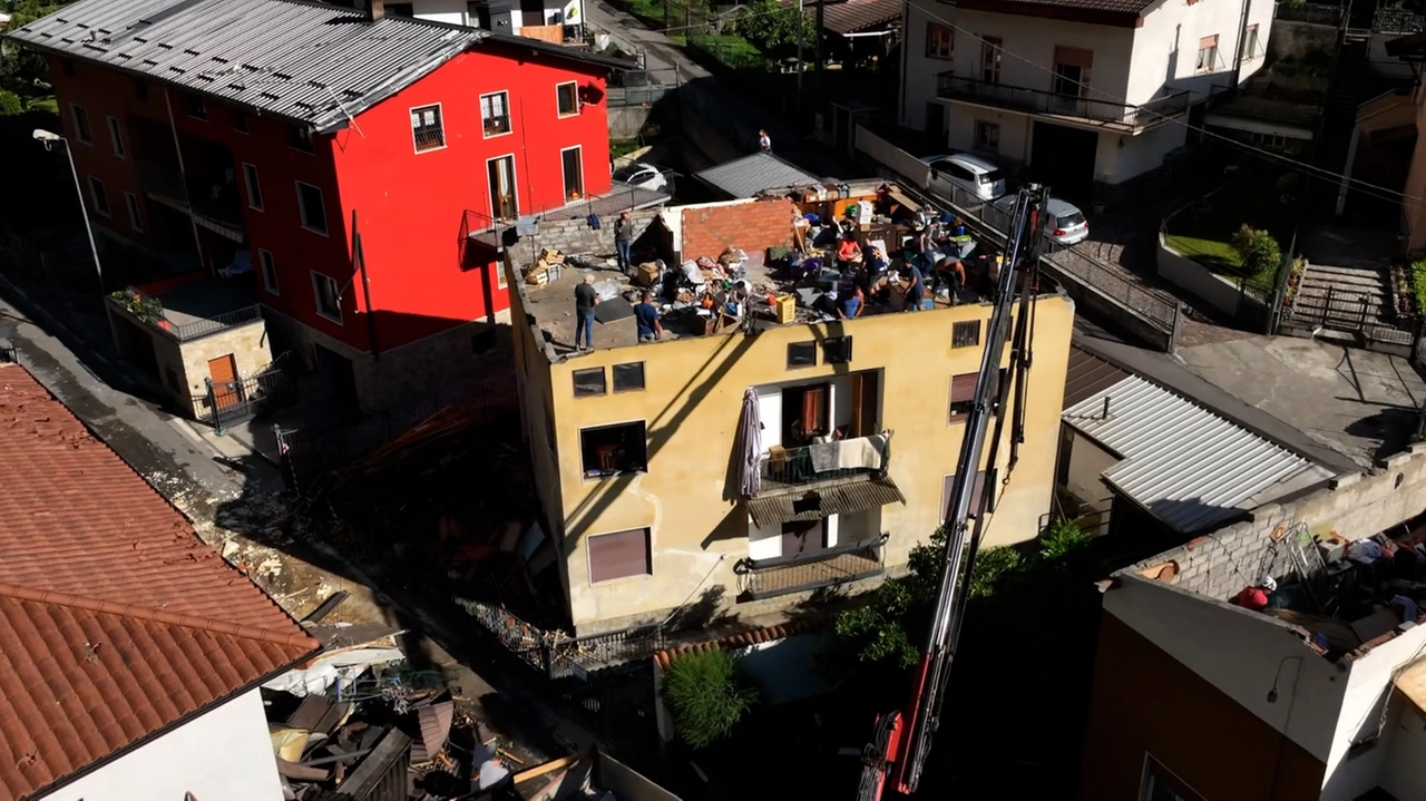 Tetti scoperchiati in Valle Seriana dopo il passaggio di una tromba d'aria