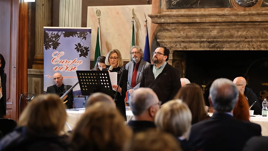 Europa in Versi torna a Como fra il 16 e il 17 maggio. Sotto la lente il tema della creatività umana e dell’intelligenza artificiale Europa in Versi torna a Como fra il 16 e il 17 maggio. Sotto la lente il tema della creatività umana e dell’intelligenza artificiale
