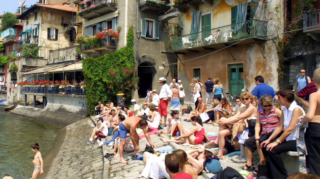Sono 3.500 in provincia e crescono con un ritmo di cinquecento ogni anno . A Varenna, Perledo e Bellano si concentra un quarto di tutte le strutture ricettive.