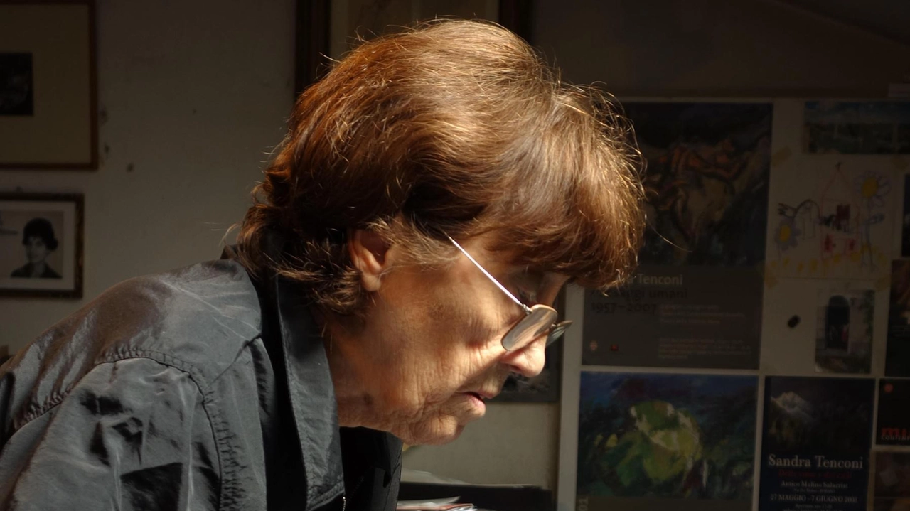 "Il tratto corposo e ruvido dei disegni e la materia tenera del pastello sono, fin dagli anni della formazione, strumenti... "Il tratto corposo e ruvido dei disegni e la materia tenera del pastello sono, fin dagli anni della formazione, strumenti...