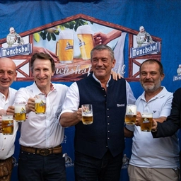 Misinto si trasforma in un angolo di Baviera. Aperta la prima botte della Bierfest di luglio