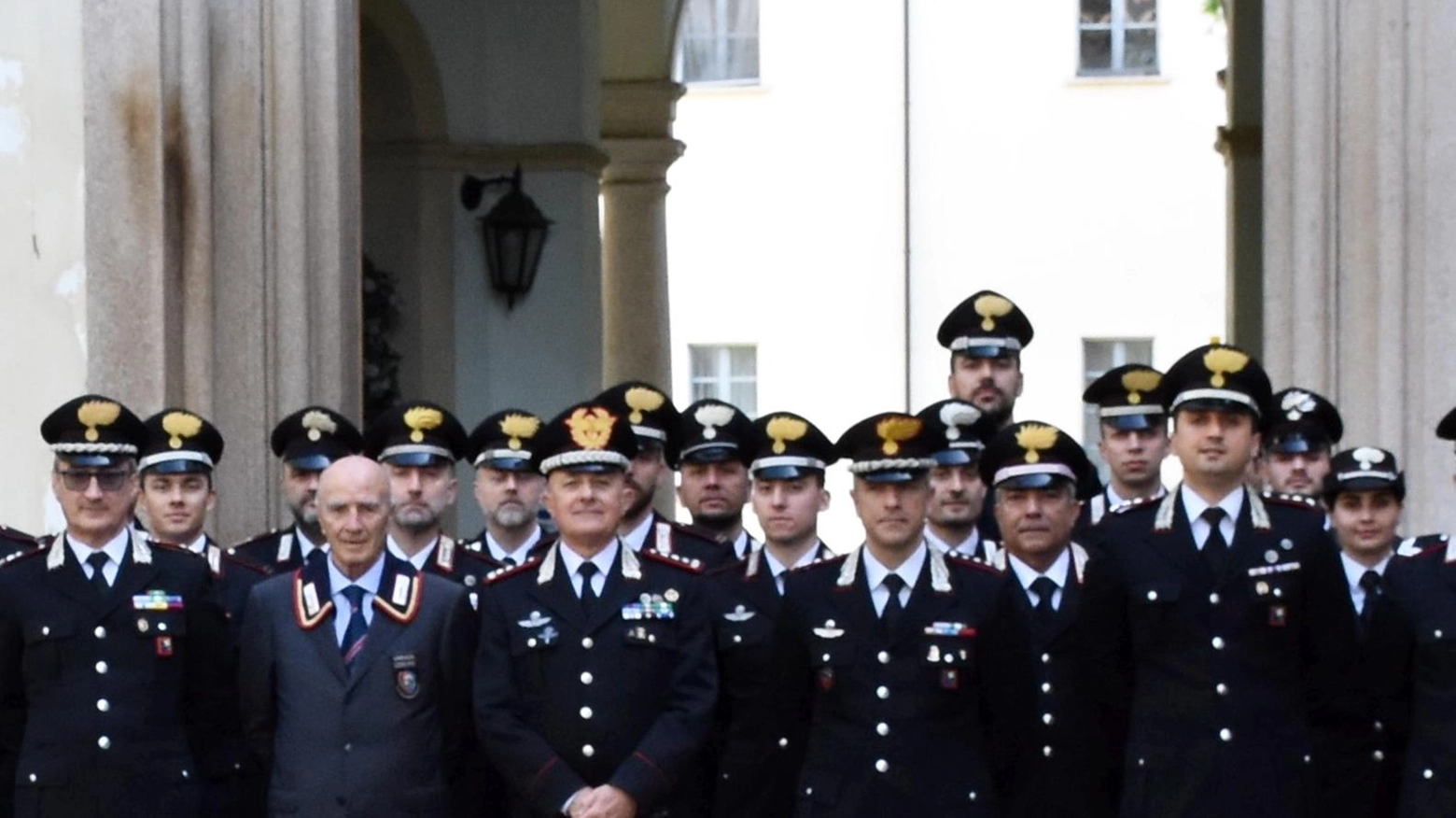 Il generale Micale saluta Pavia in vista del congedo dopo 50 anni di servizio, elogiando i valori dei carabinieri e ricordando il luogotenente Dall'Armi.