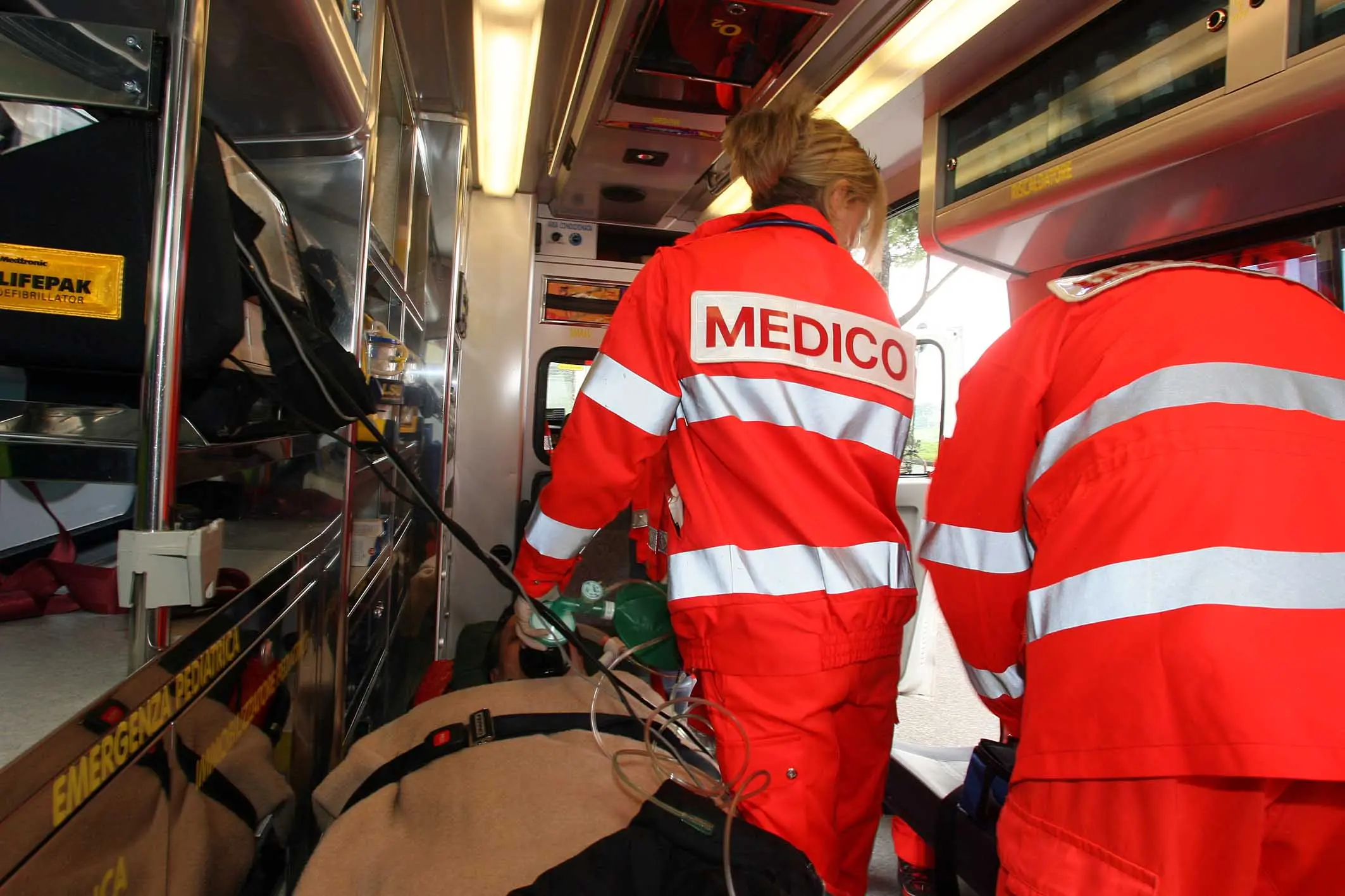Frontale tra un monopattino e una bicicletta: 68enne in ospedale in codice rosso