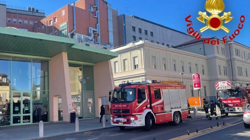 I vigili del fuoco sono intervenuti al pronto sococrso di Lodi per scoprire l'origine del fastidio I vigili del fuoco sono intervenuti al pronto sococrso di Lodi per scoprire l'origine del fastidio