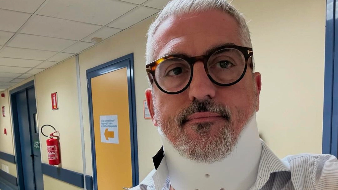 Mattia Palazzi, sindaco di Mantova, ha postato il selfie su Instagram dopo essere stato tamponato sulla A22 Mattia Palazzi, sindaco di Mantova, ha postato il selfie su Instagram dopo essere stato tamponato sulla A22
