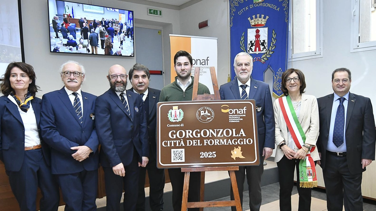 Folla di autorità associazioni e cittadini Gorgonzola è ufficialmente «Città del Formaggio 2025» Folla di autorità associazioni e cittadini Gorgonzola è ufficialmente «Città del Formaggio 2025»