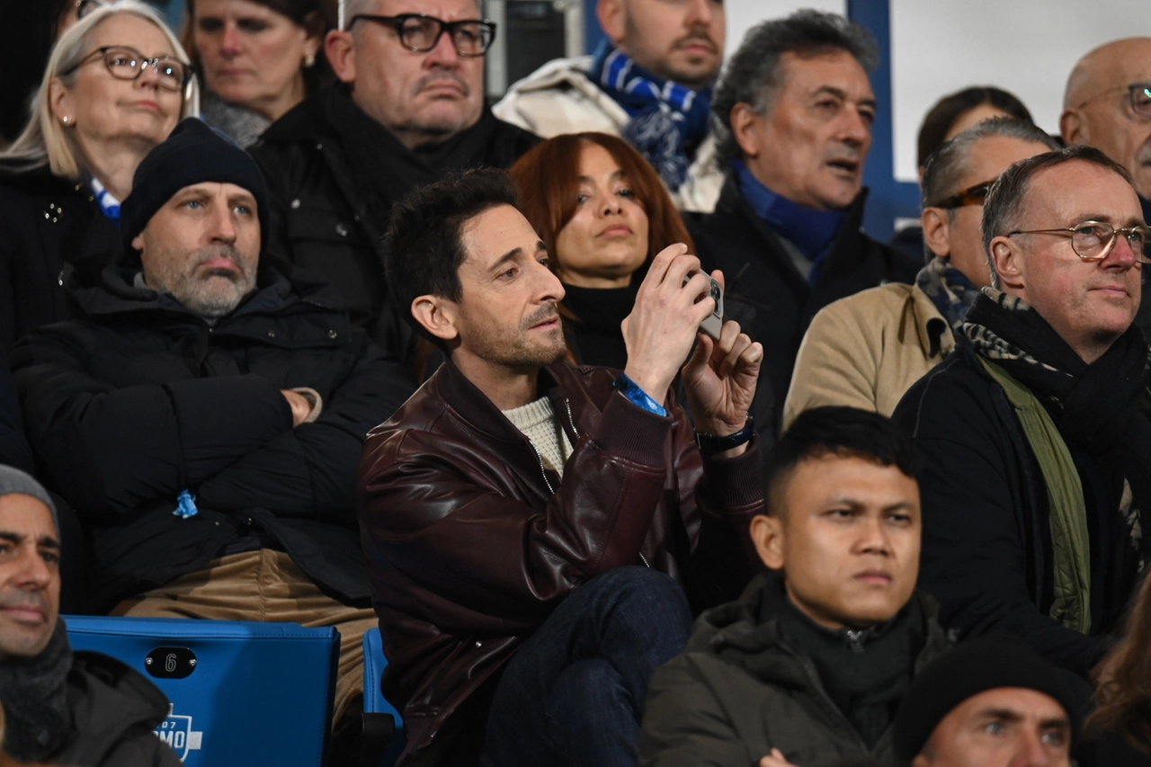 L'attore Adrien Brody in tribuna al Sinigaglia