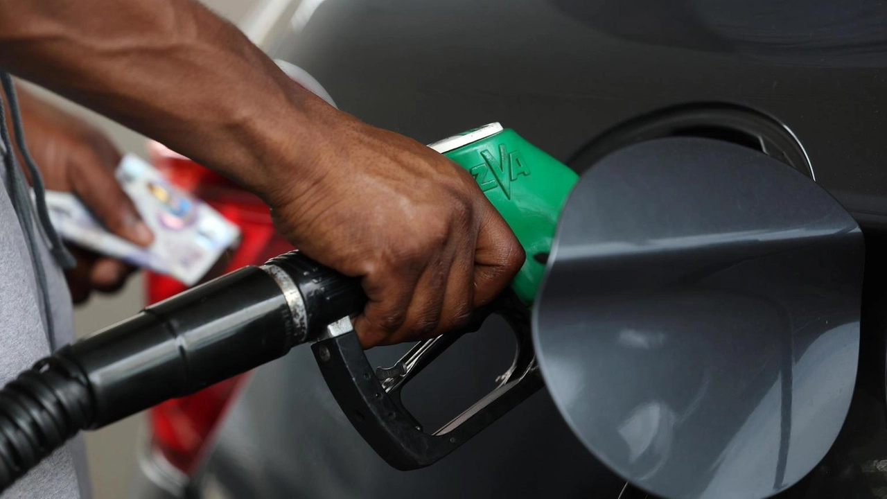 Gasolio a 1,669 euro al litro Gasolio a 1,669 euro al litro