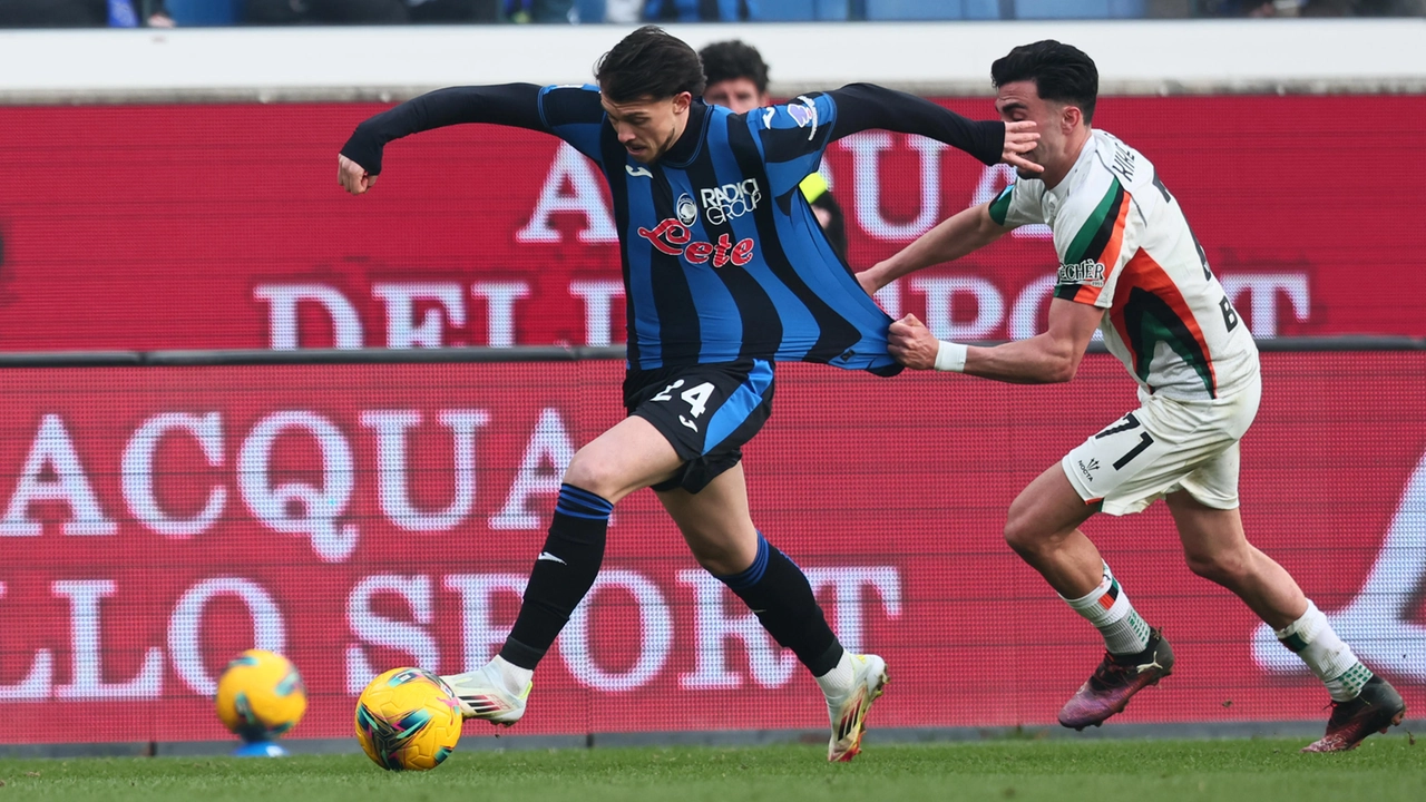 Lazar Samardzic durante un'azione di gioco col Venezia Lazar Samardzic durante un'azione di gioco col Venezia