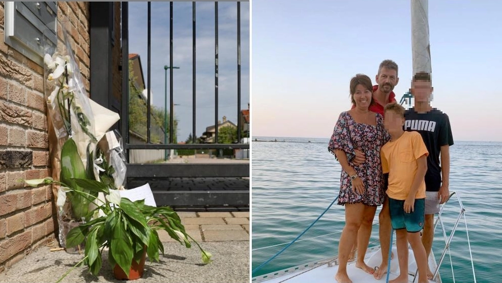 Fiori per ricordare le vittime. A destra la famiglia in una foto Fiori per ricordare le vittime. A destra la famiglia in una foto