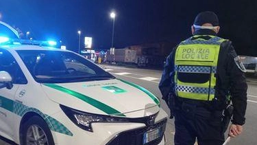 Il ventenne privo di patente dovrà rispondere di numerose violazioni del Codice della strada