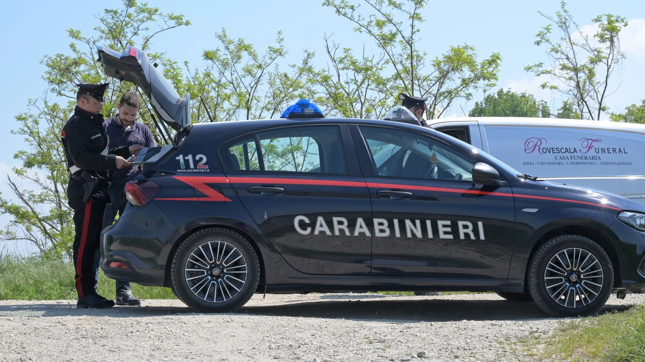 I carabinieri intervenuti lungo le rive del Po a Zinasco, trovato un 25enne senza vita con la gola tagliata I carabinieri intervenuti lungo le rive del Po a Zinasco, trovato un 25enne senza vita con la gola tagliata