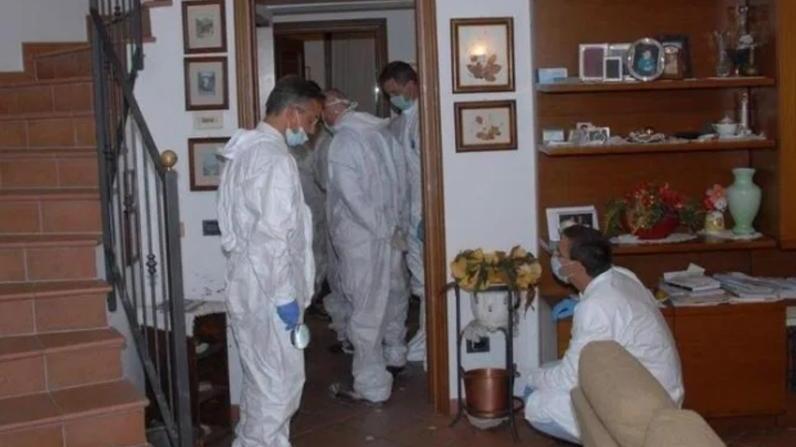 Ipotesi contaminazione. I soccorritori la escludono: "Tute e guanti per entrare" Ipotesi contaminazione. I soccorritori la escludono: "Tute e guanti per entrare"