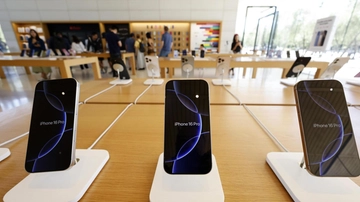 Accordo Trump-Apple: altri 100 miliardi di investimenti negli Usa “per evitare i dazi sull'iPhone”. Casa Bianca: altra vittoria Usa
