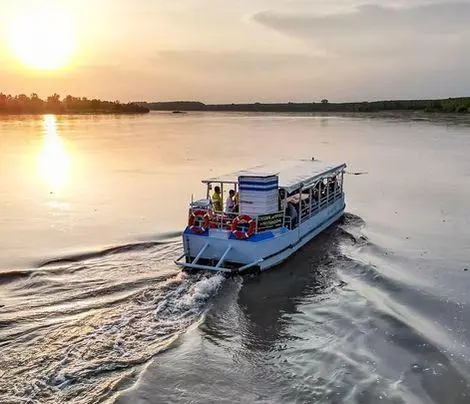 Navigando sul Grande Fiume tra la fauna e lo skyline dell’Oltrepò