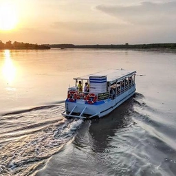 Navigando sul Grande Fiume tra la fauna e lo skyline dell’Oltrepò