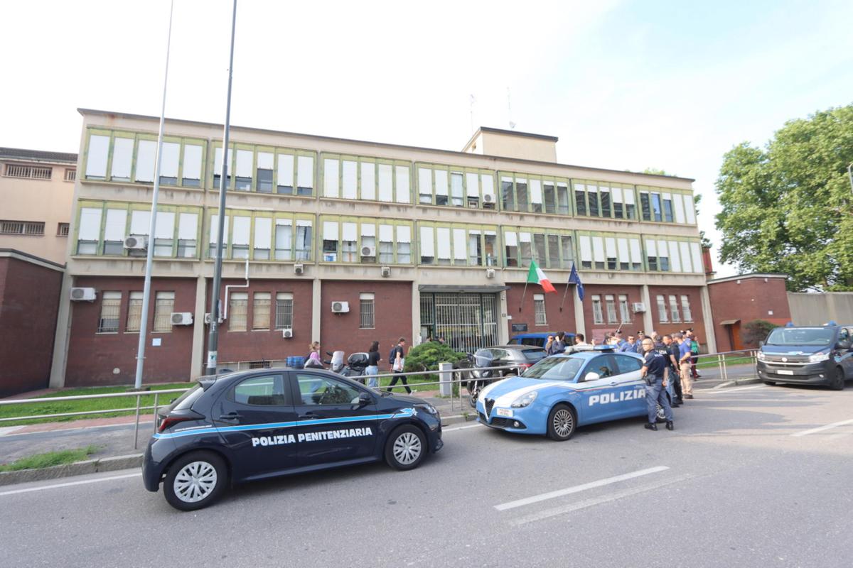 maltrattamenti al beccaria 42 indagati tra cui gli ex vertici del carcere minorile ripetute violenze e umiliazioni