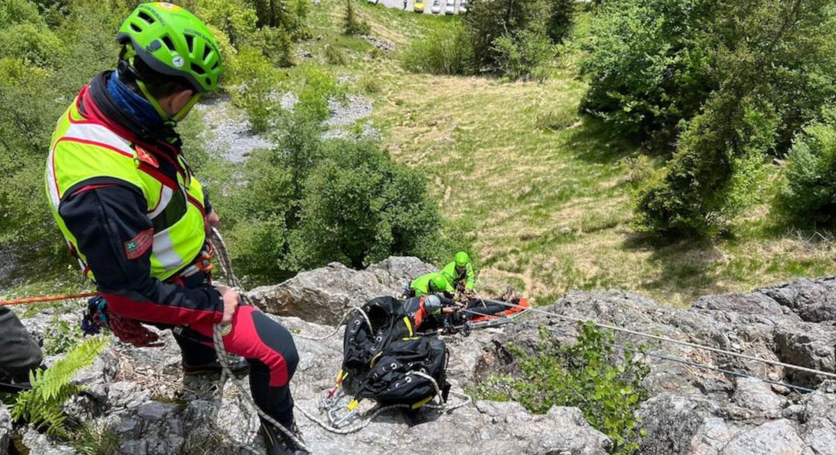 Introbio, precipita e sbatte contro la roccia: scalatrice di 27 anni in gravi condizioni Introbio, precipita e sbatte contro la roccia: scalatrice di 27 anni in gravi condizioni
