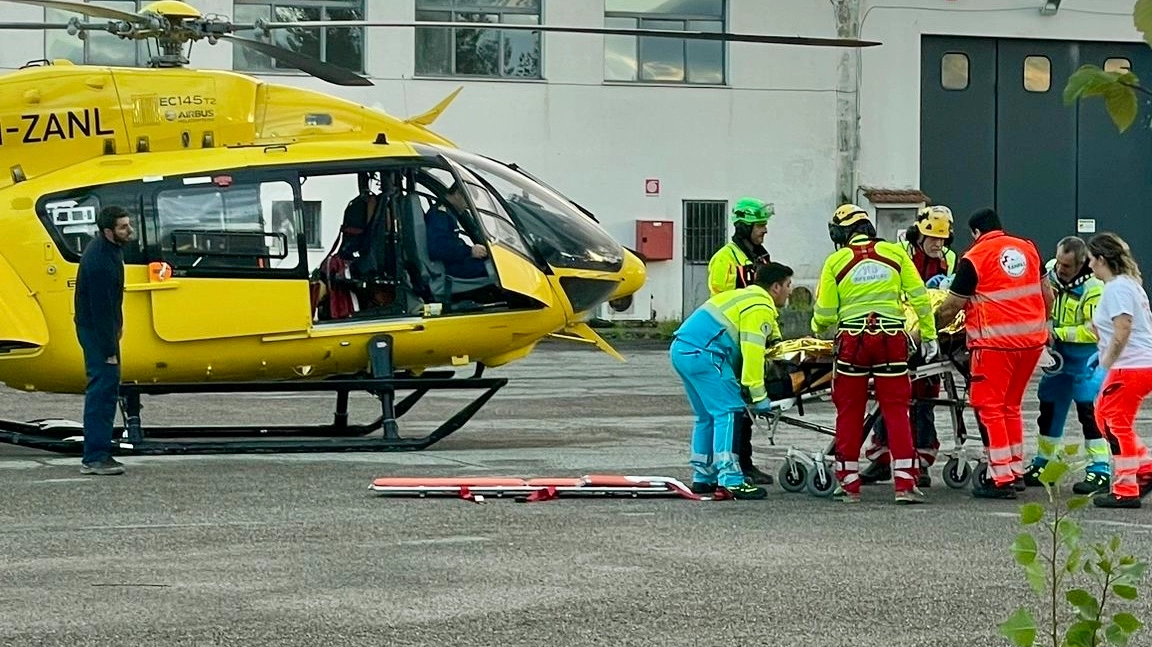 Il ragazzo è stato portato con l'elisoccorso agli Spedali Civili di Brescia, ma non è in pericolo di vita Il ragazzo è stato portato con l'elisoccorso agli Spedali Civili di Brescia, ma non è in pericolo di vita
